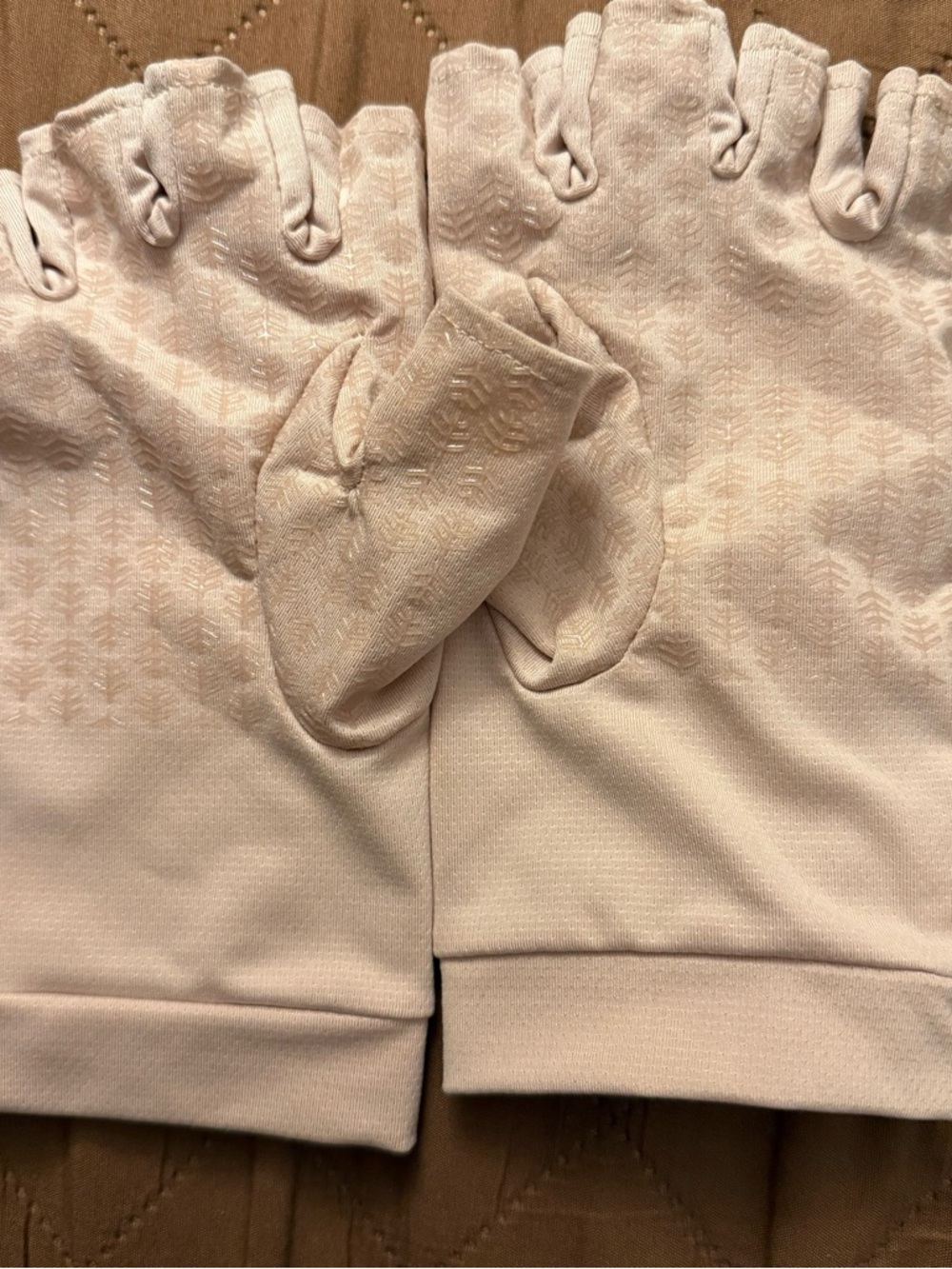 Coolibar Tan Touchscreen UV Gloves 2 pair Size M - Picture 5 of 9
